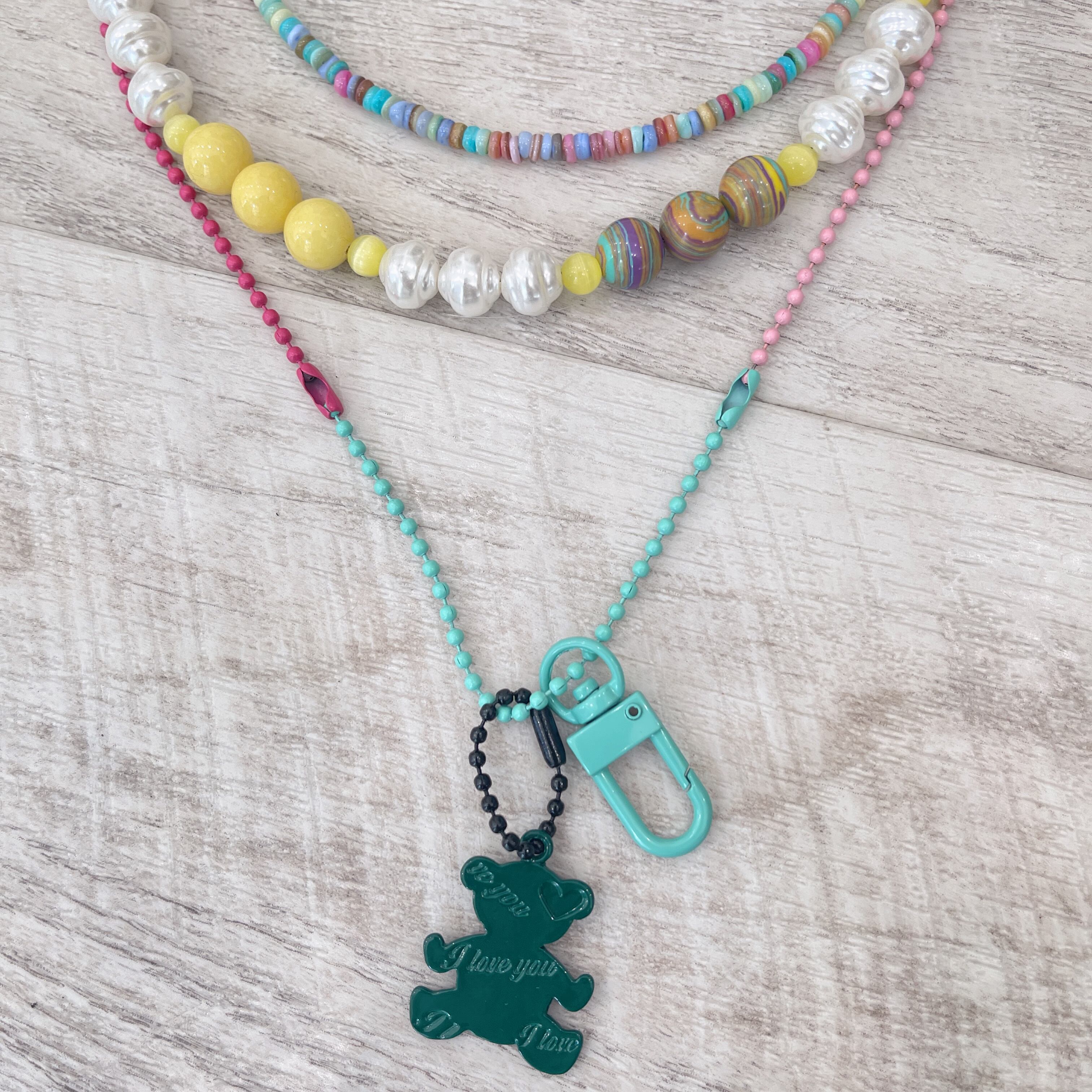 カラフルボールチェーンくまネックレス