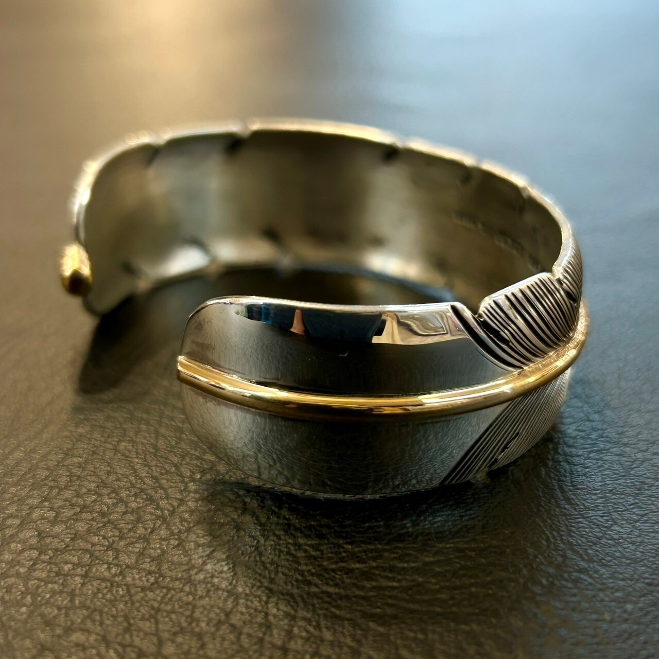 ハーヴィーメイス（Harvey Mace）フェザーバングル12kGF 2センチ幅 - 4