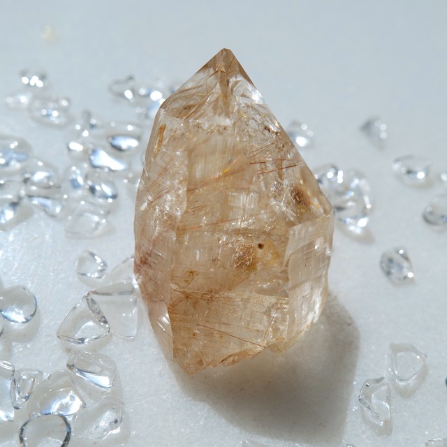 ヒマラヤ産オレンジルチルクォーツポイント 天然石水晶 【チャンスを引き寄せ、現実を動かす力をサポートする】