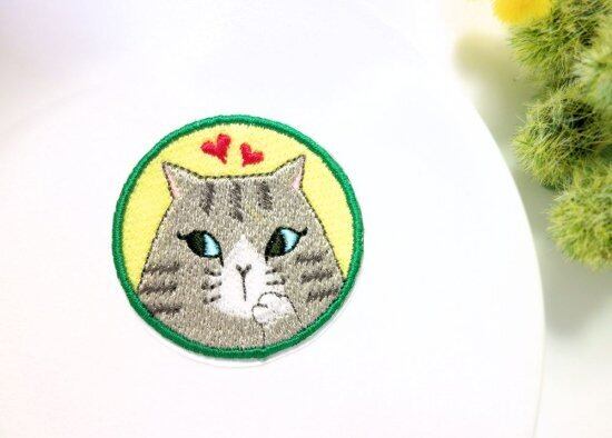 シールにもなる猫の刺繍ワッペン◆丸型　komachi（こまち）