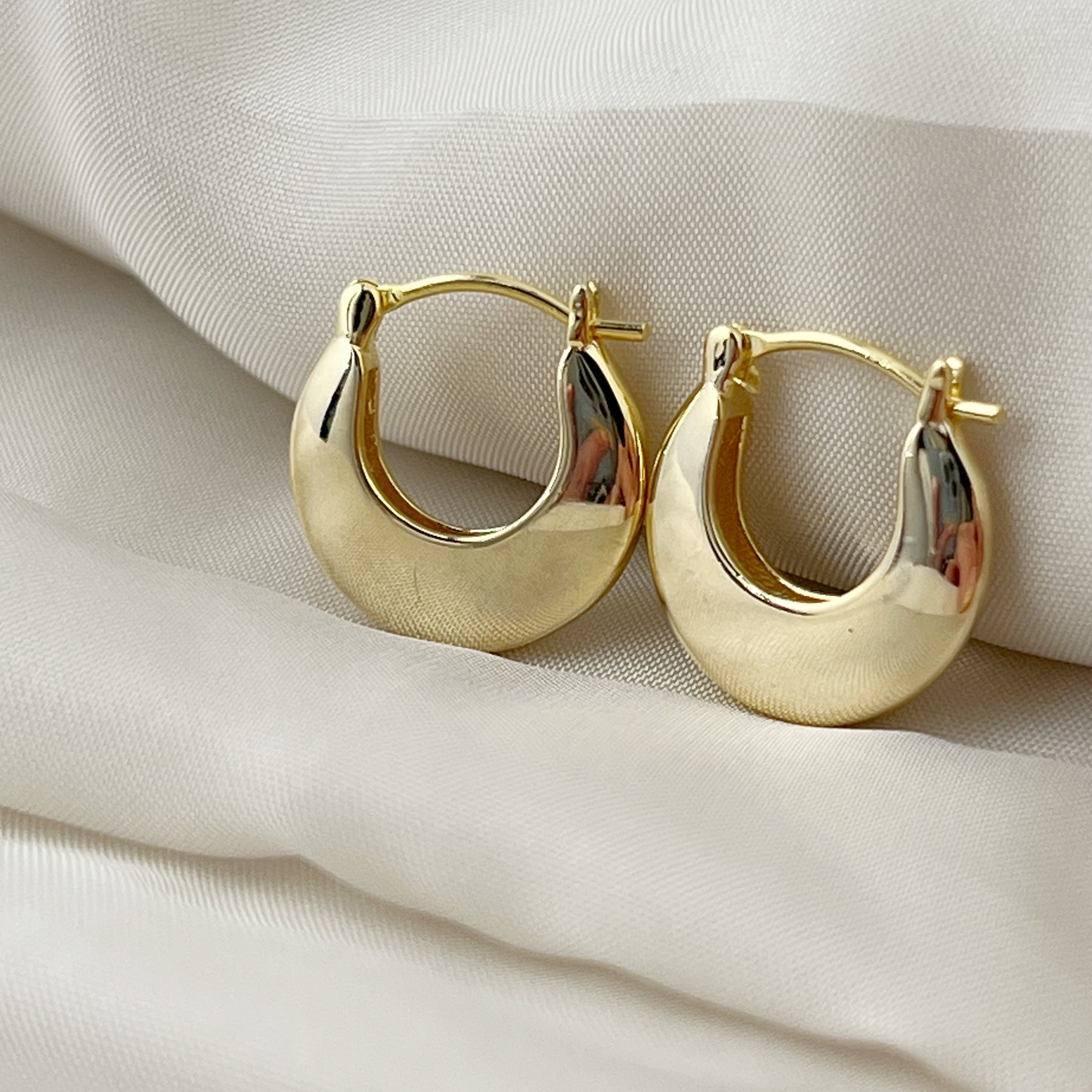 Gold Coating なめらかな オーセンティック フープ ピアス | 【公式