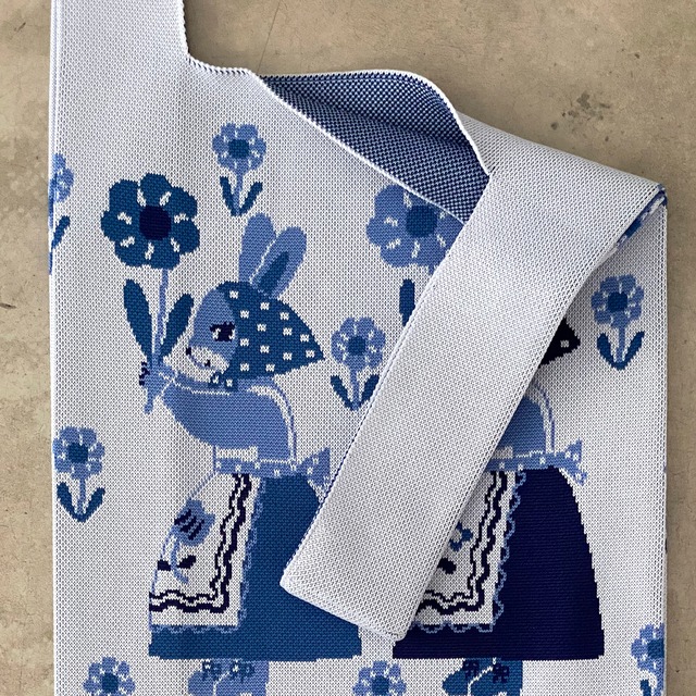 【Aiko Fukawa】布川愛子 KNIT MARCHE BAG  お花を掲げるうさぎたち ニットマルシェバッグ