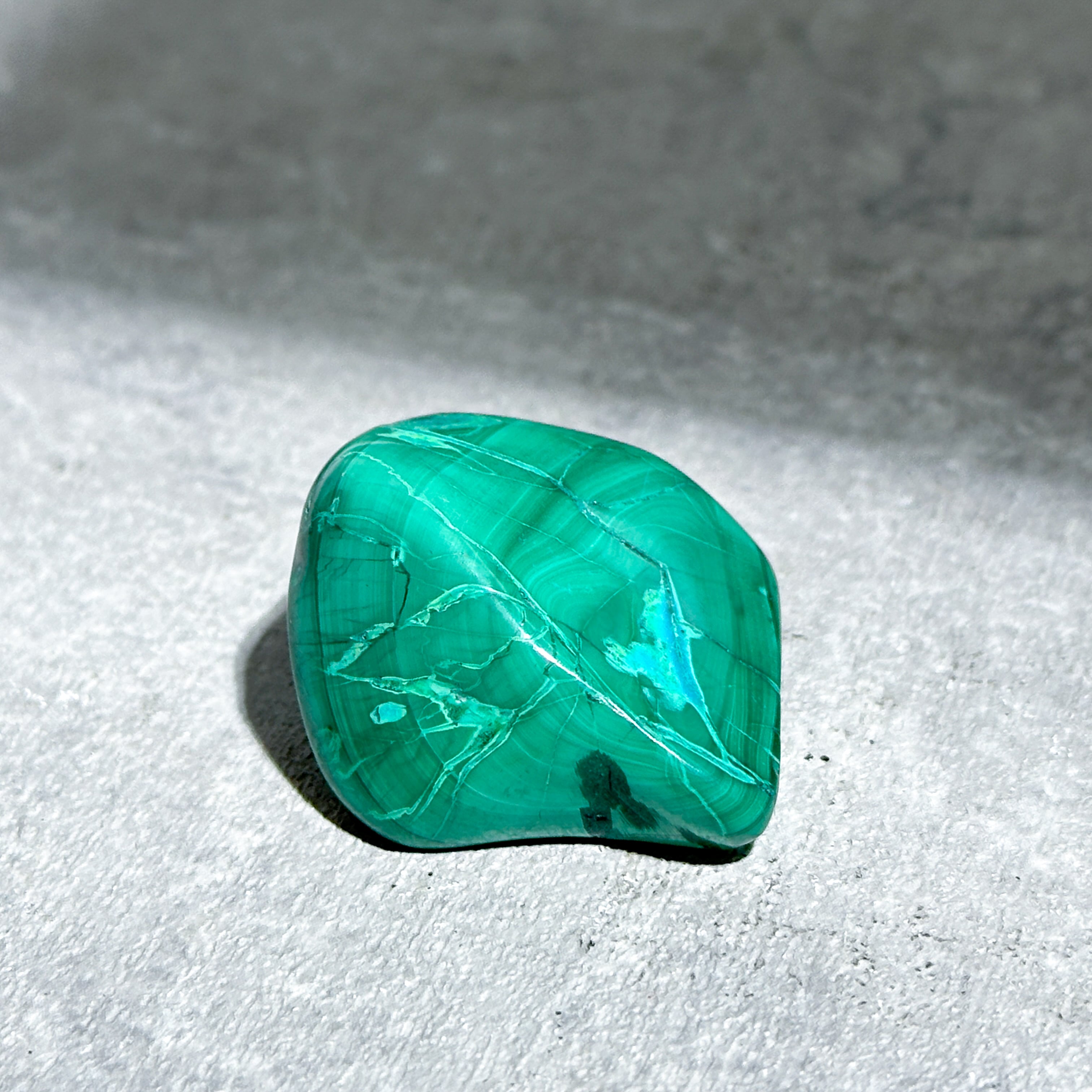 マラカイト/クリソコラ混合石　ハーフカット マラカイト with クリソコラ（マラコラ） タンブル12