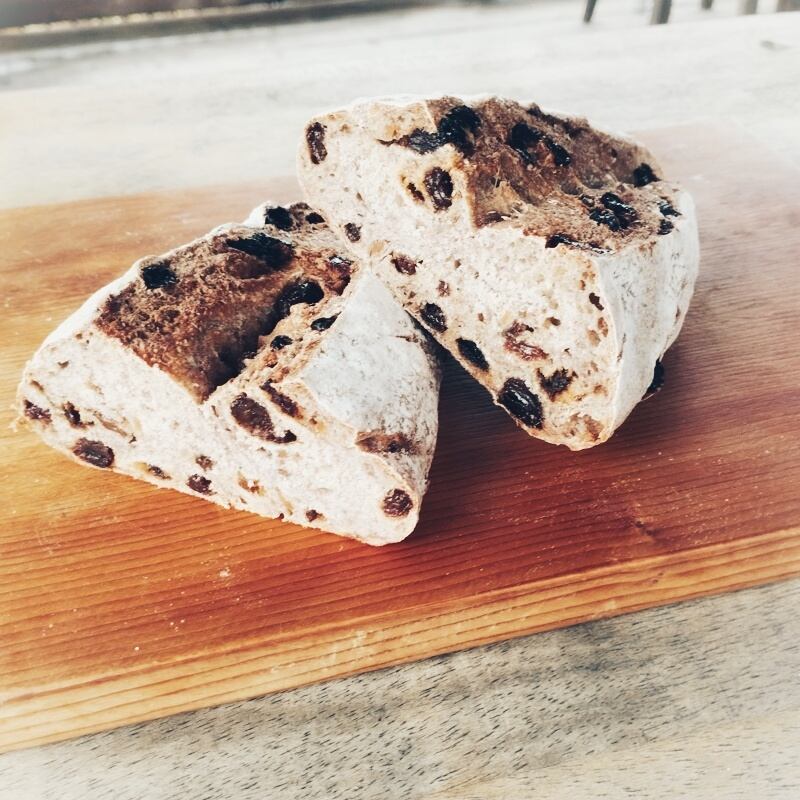 ライ麦入りくるみレーズンカンパーニュ 1/2サイズ | 自然酵母と石窯