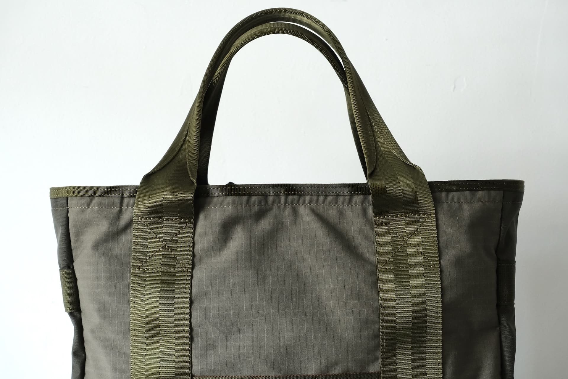 FUJITO × BRIEFING Flyers Tote Olive | Directors Web Shop