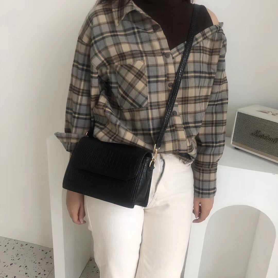 フラップショルダーバッグ