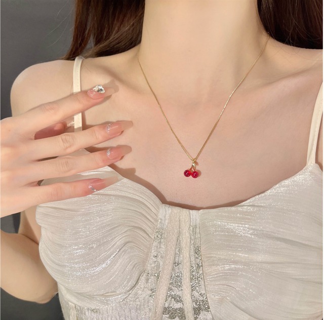 レッドチェリーネックレス