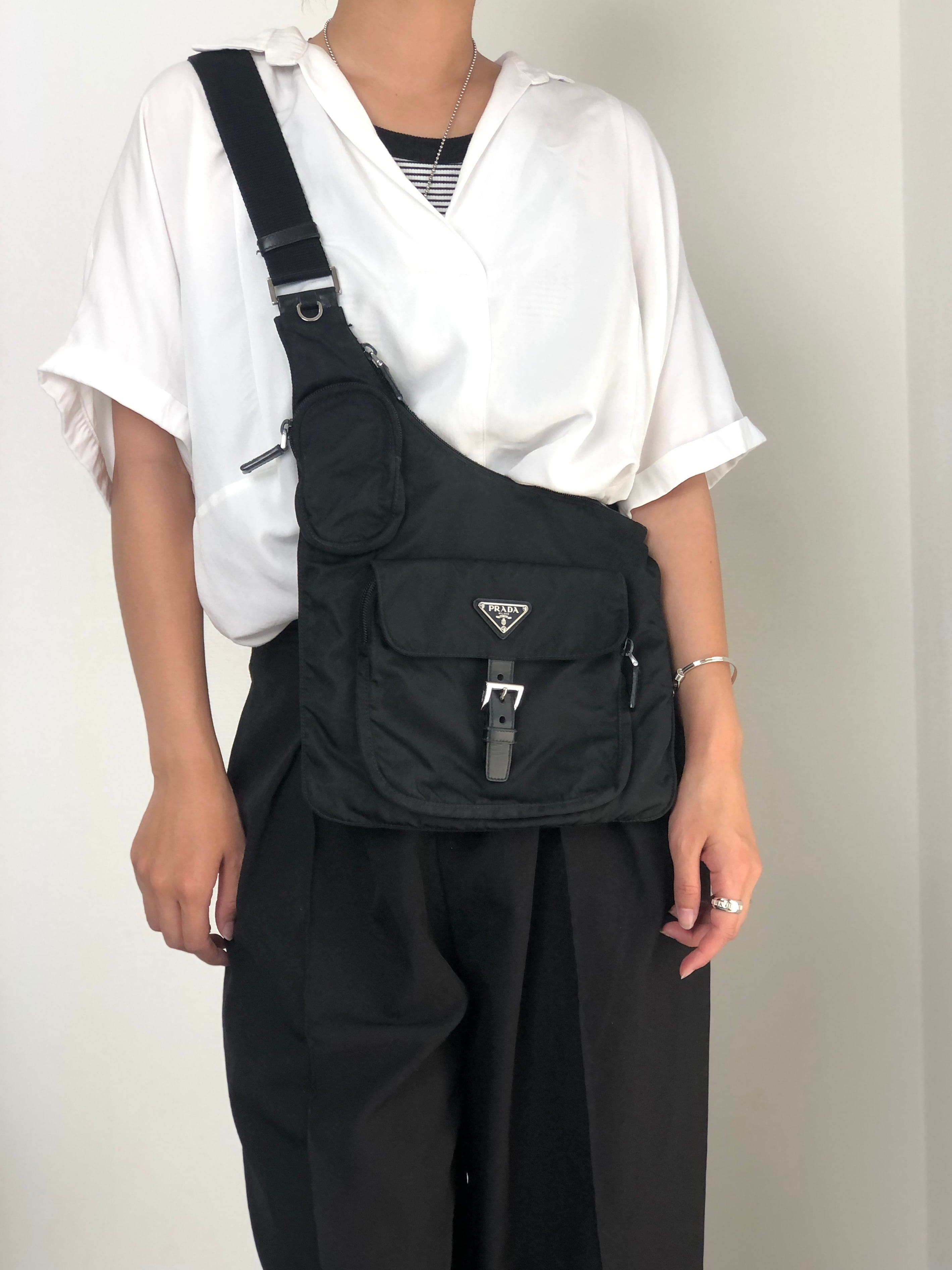 PRADA プラダ ショルダーバッグ ブラック トライアングルロゴ ナイロン フロントバックル vintage ヴィンテージ オールド h7n4ka