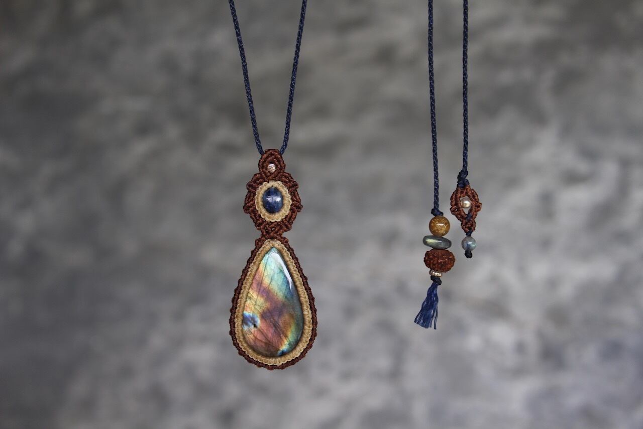 Multicolor labradorite kyanite micromacrame pendant