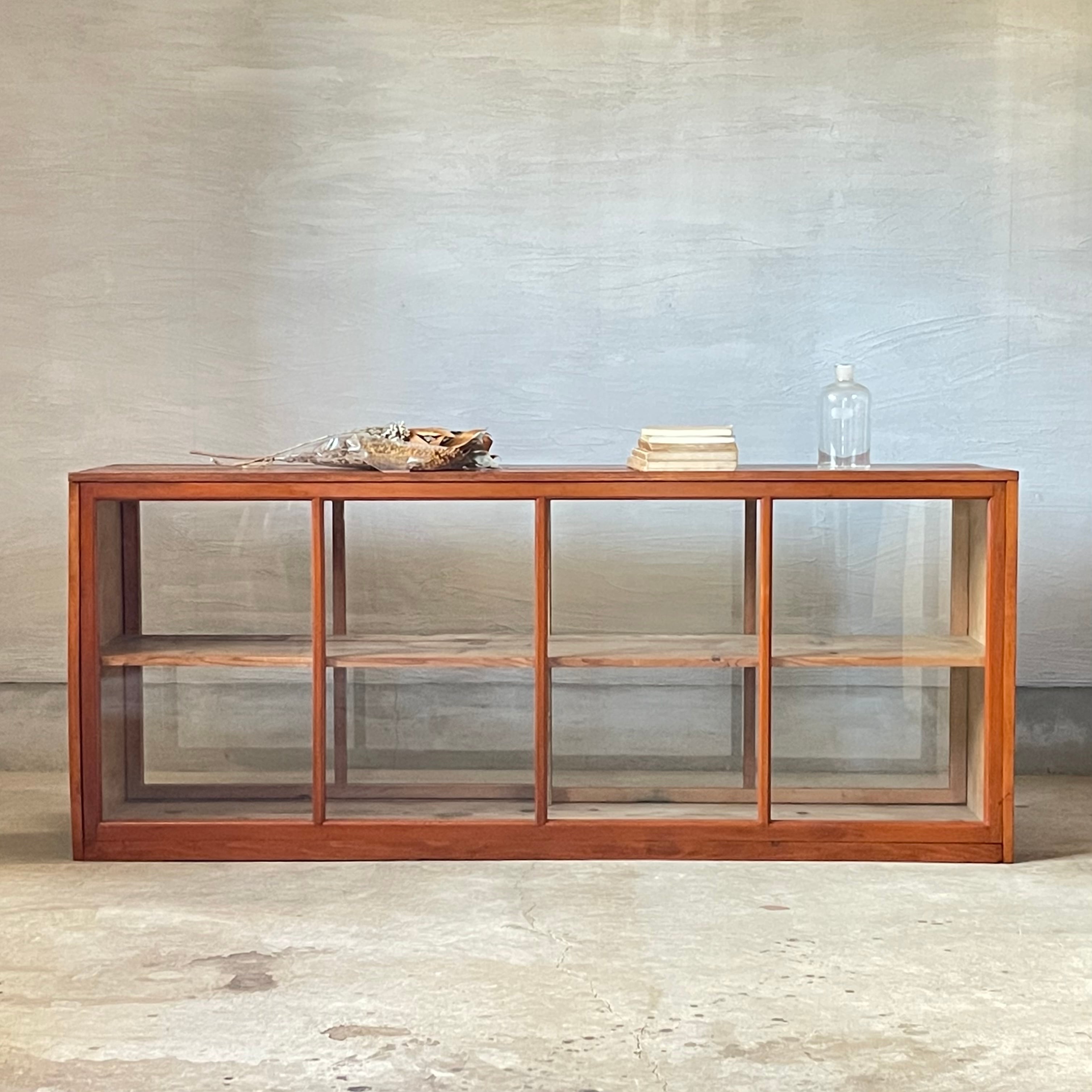 古い大きなガラスケース