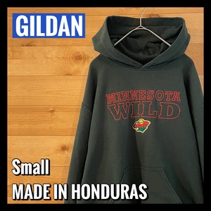 【GILDAN】プルオーバー 刺繍ロゴ パーカー フーディー S アメリカ古着