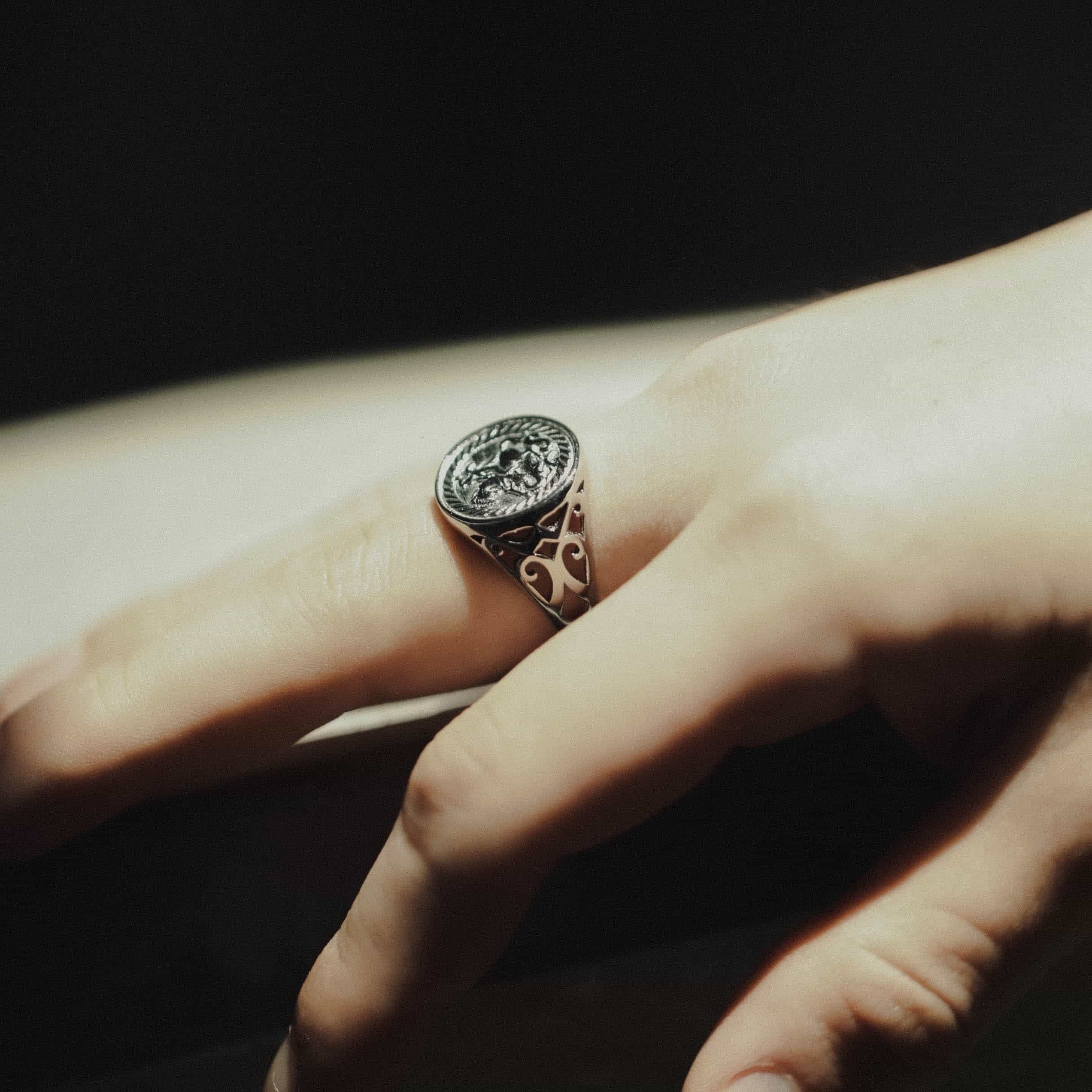 coin signet ring (silver) #r47 | garcia coin signet ring (silver) #r47 | garcia