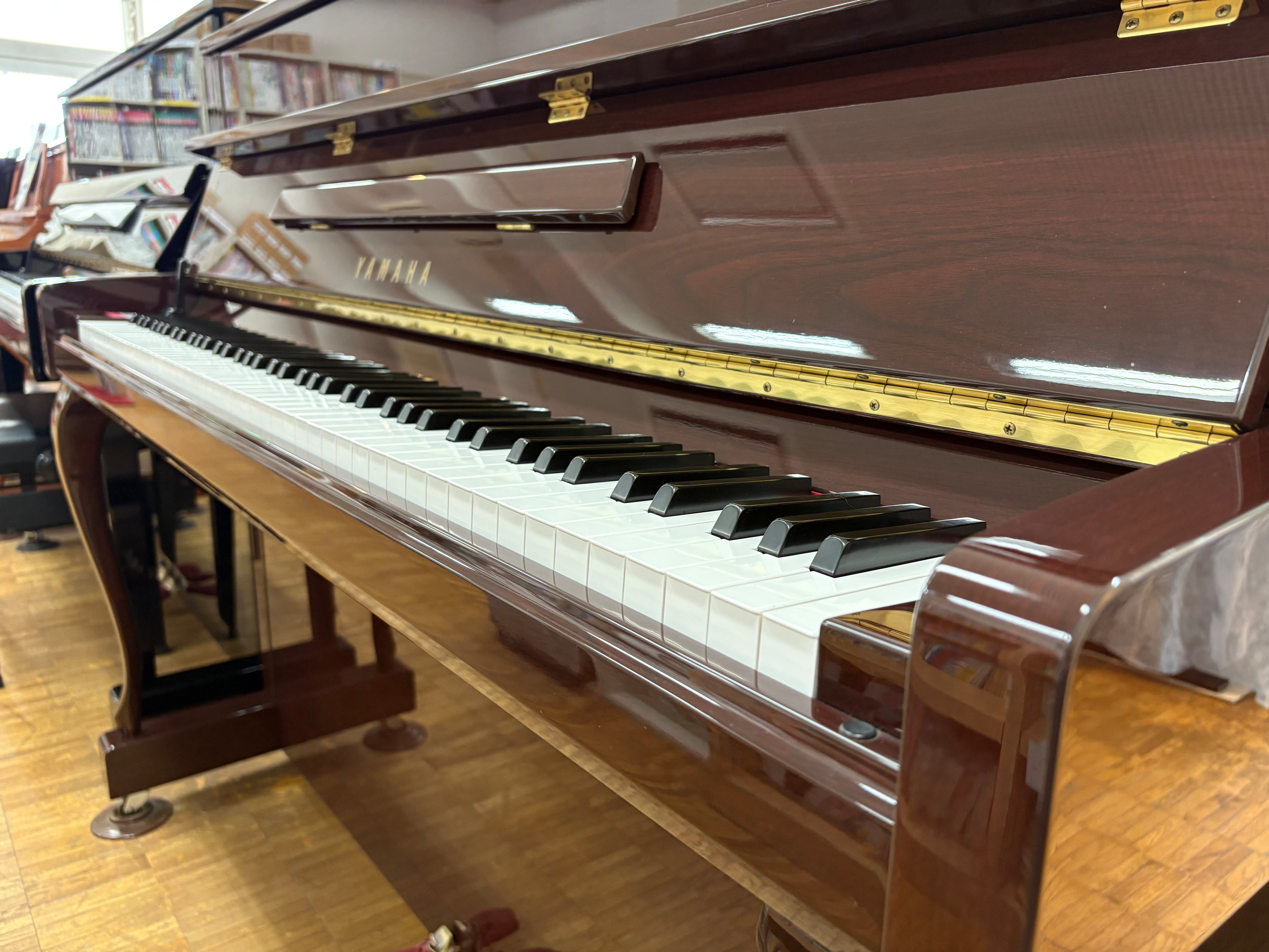 【展示処分品】中古ヤマハアップライトピアノ　b113DMC