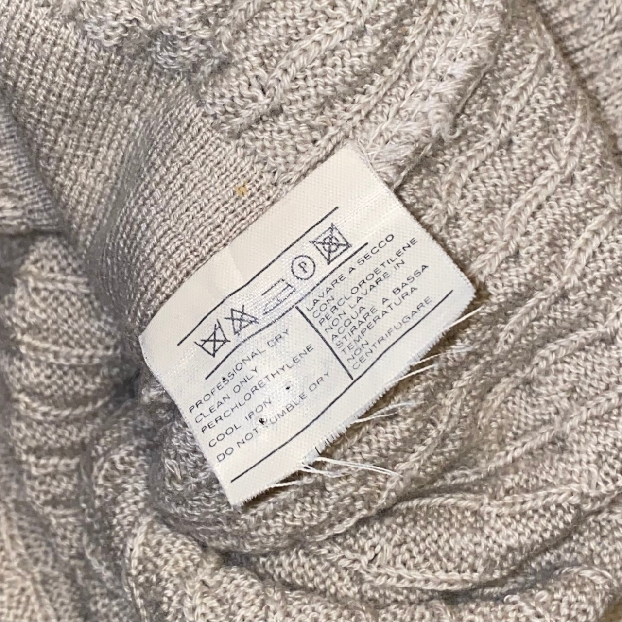 vintage SALVATORE FERRAGAMO embroidery design cable knit sweater