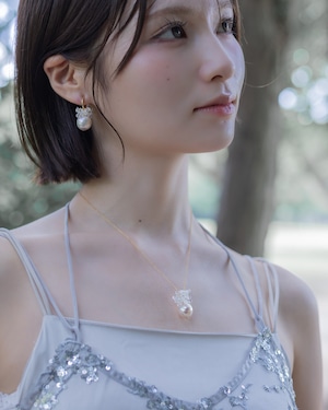 【虹の雫】 耳飾り 14kgf 銀木犀 .