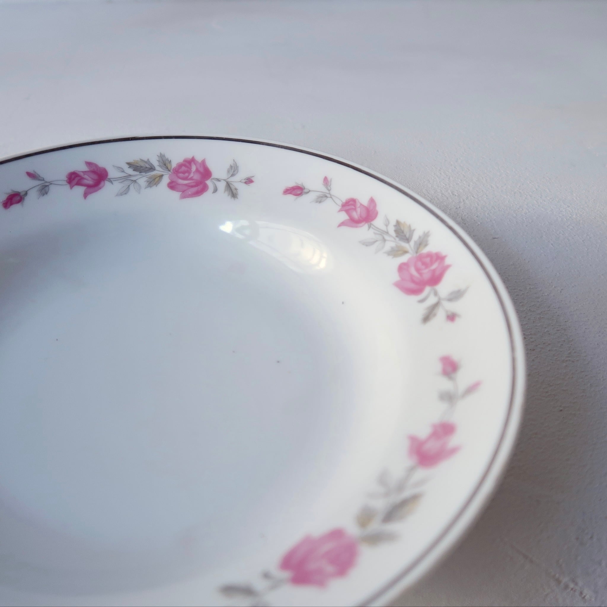 台湾食器】淡いピンクのお花 大皿/オーバル皿 | SUISUI