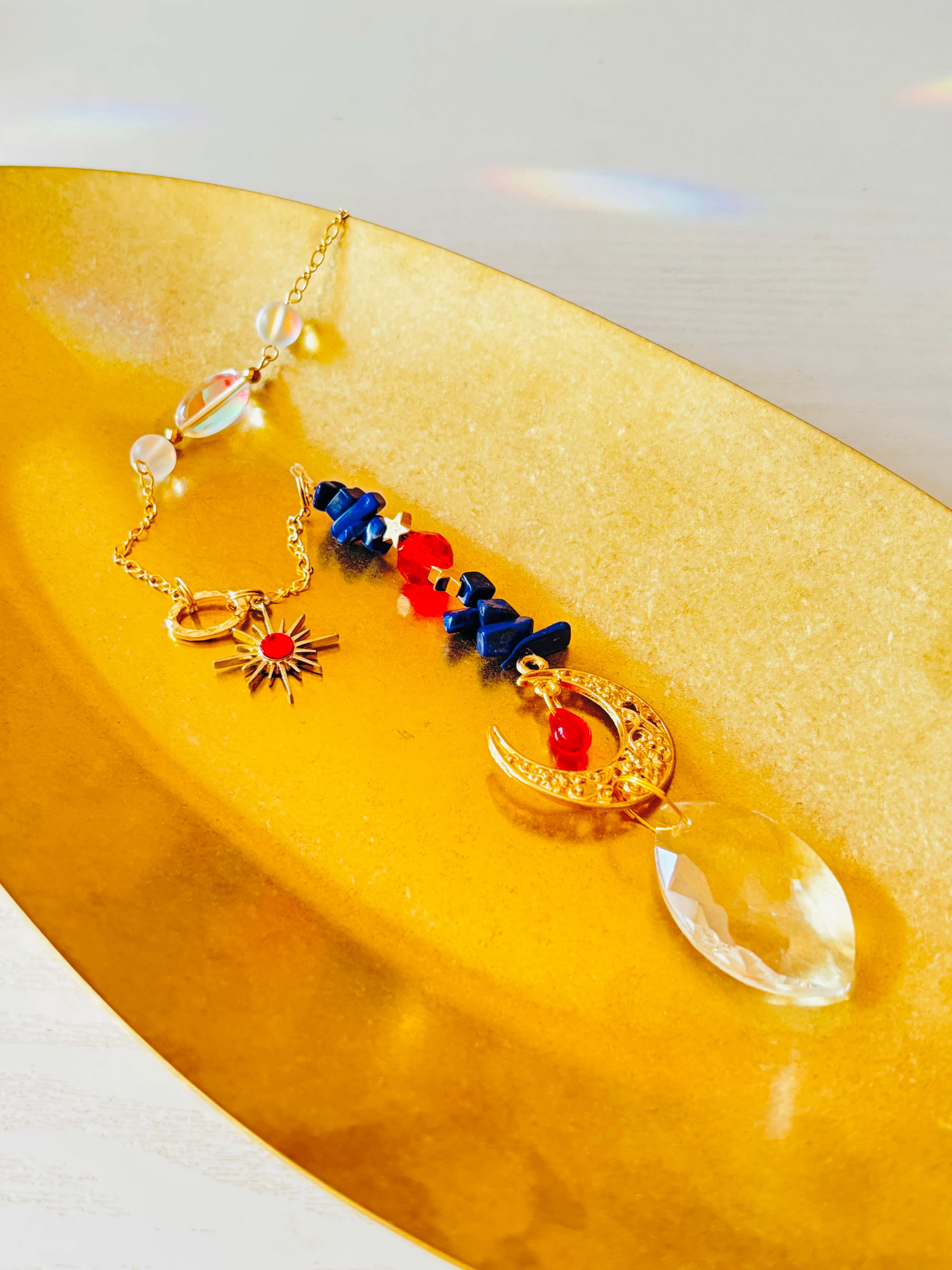 ラピスラズリと赤星のサンキャッチャー