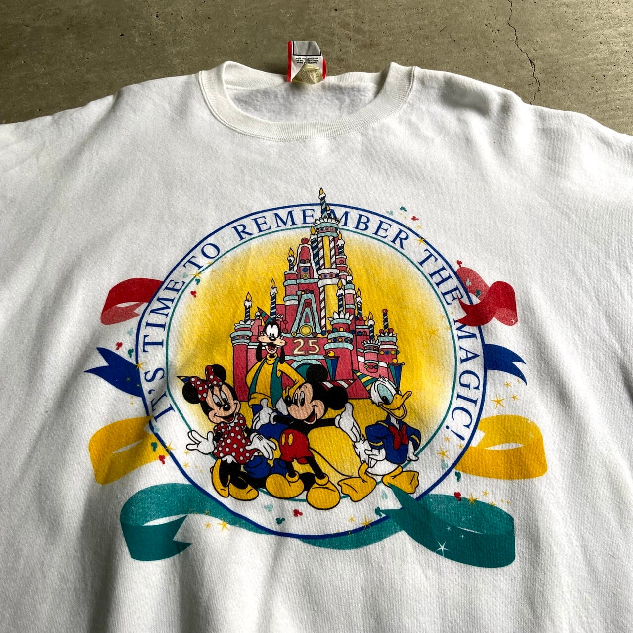 ビッグサイズ 90年代 USA製 Walt Disney World 25周年 ディズニー キャラクタープリントスウェット トレーナー メンズ2XL  レディース 古着 ミッキー グーフィー ミニー ドナルド アニバーサリー 90s ヴィンテージ ビンテージ 両面プリント DISNEY MICKEY 