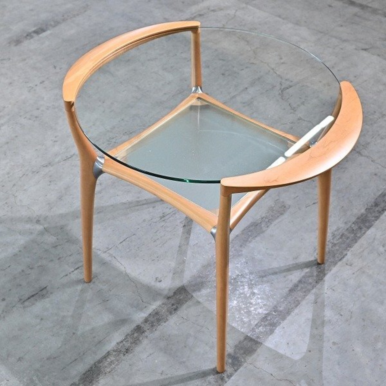 【引取限定】domani「finezza/フィネッツァ」サイドテーブル メープル材 ガラス天板 永田良文 ラウンド リビング 書斎 ドマーニ カリモク 【 中古家具/中古インテリア/USED家具ユーズド家具/リサイクル】