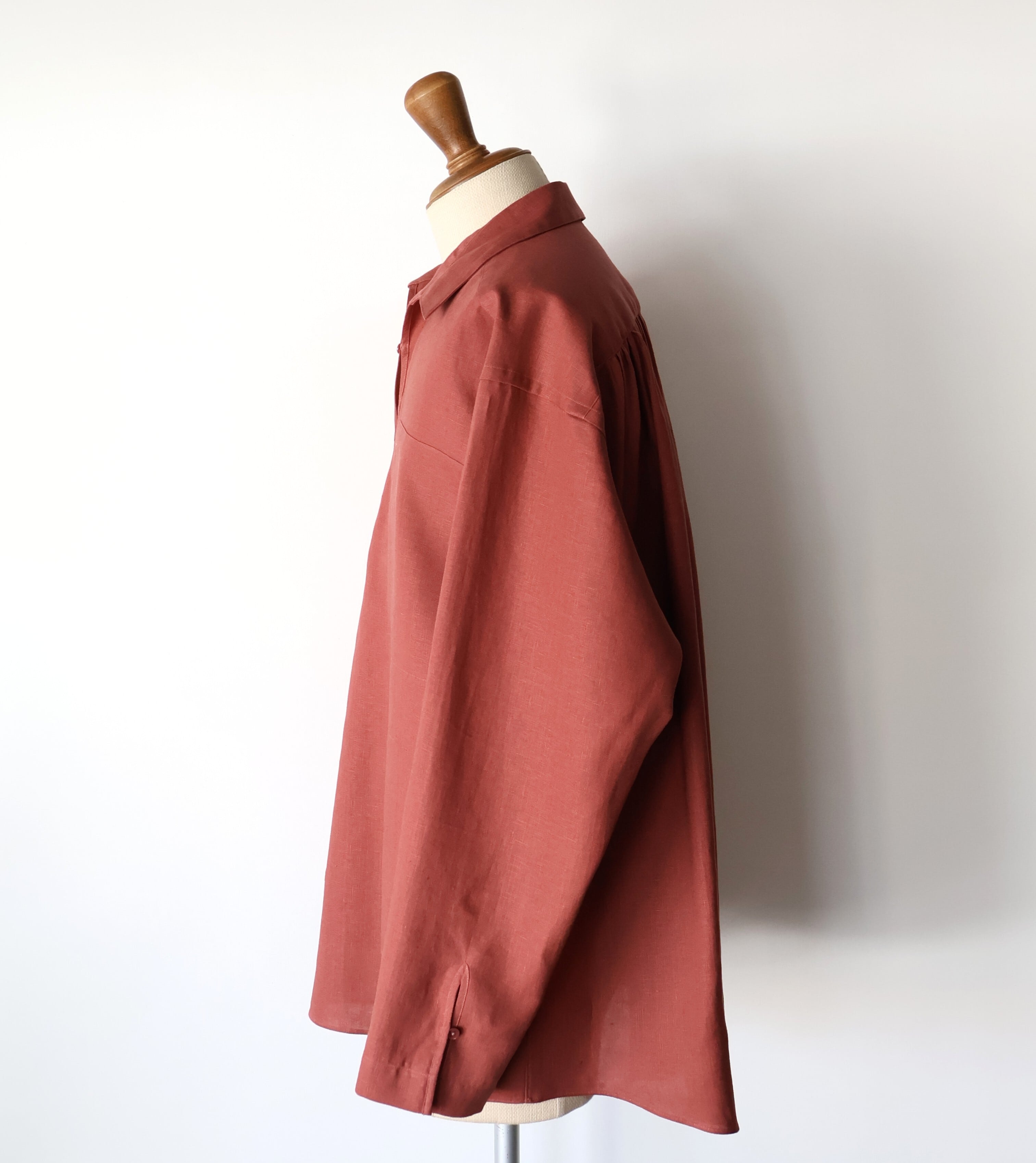 POSTELEGANT “ Linen Gathered Pull-Over Shirt ( Dark Red )” | H.inch