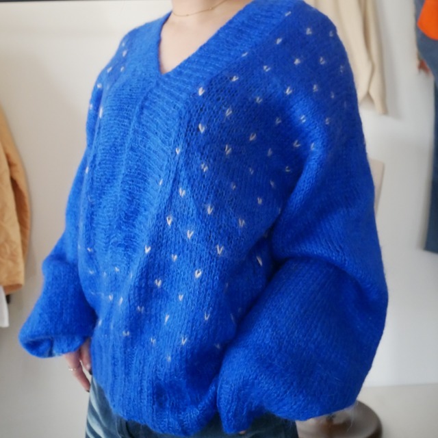 Blue v neck sleeve volume knit