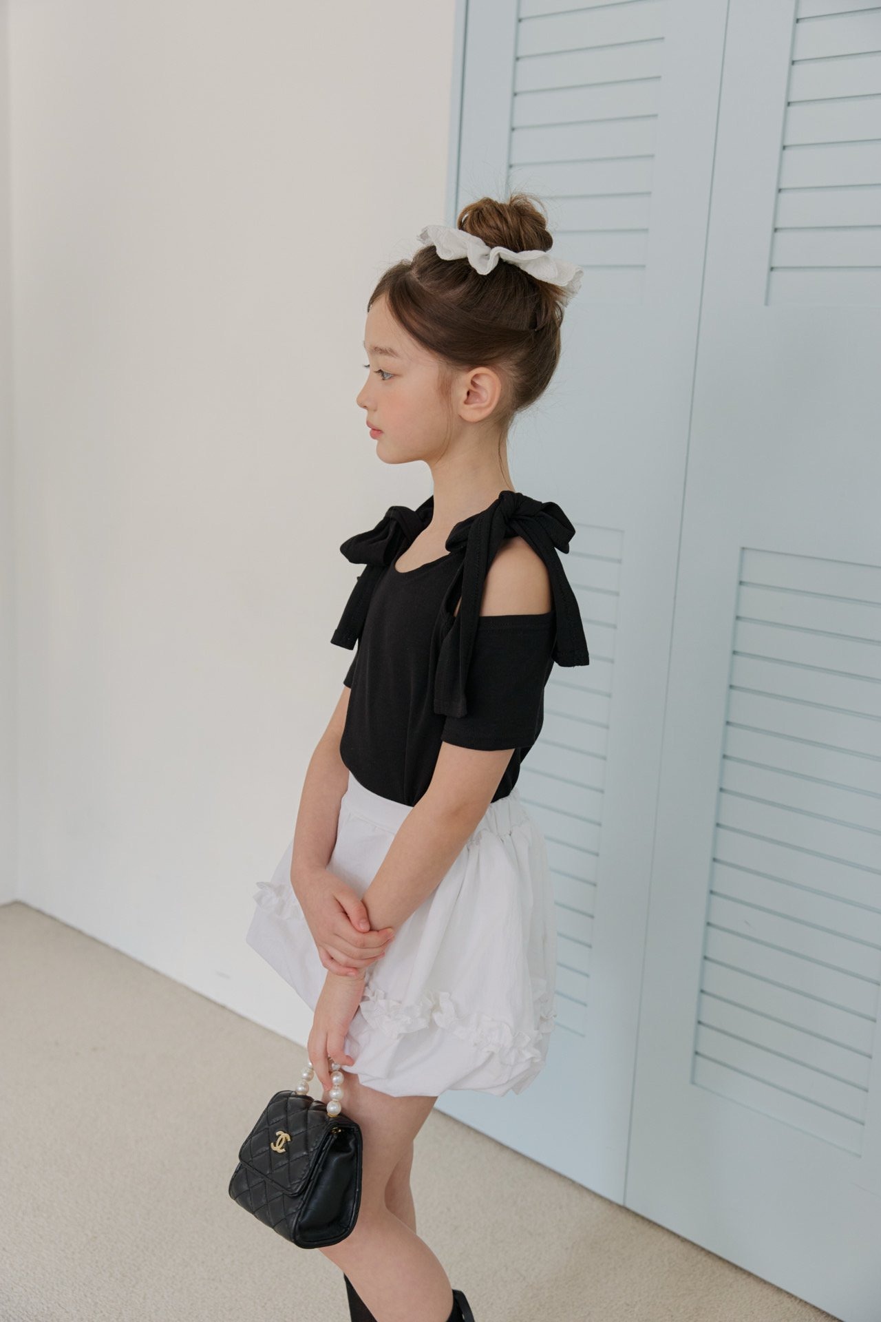[DOREDORE] Ribbon off-shoulder top / [도레도레] 리본오프숄더티