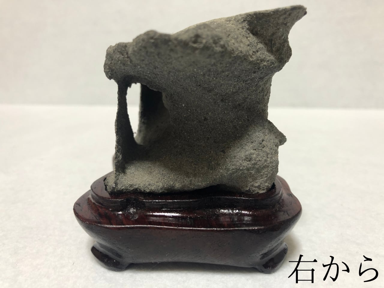 【鑑賞用自然石(風速)】自然石 板台付き コレクション、趣味 【鑑賞用自然石(風速)】自然石 板台付き