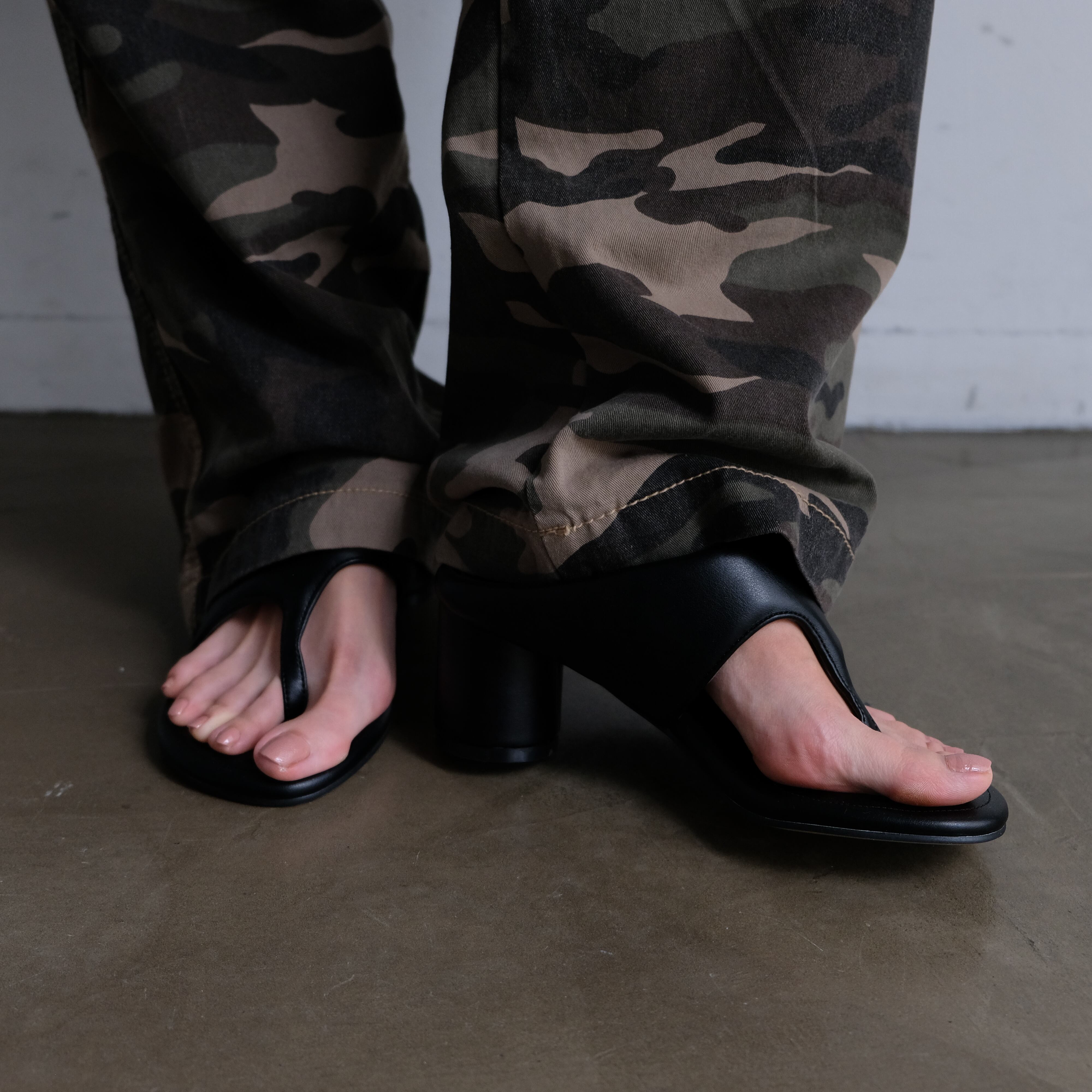 DEFORM TONG MULE / BLK | FELIM