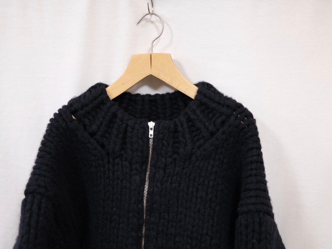 REVERBERATE” ZIP ROUND COLLER HAND KNIT” | PAY ID