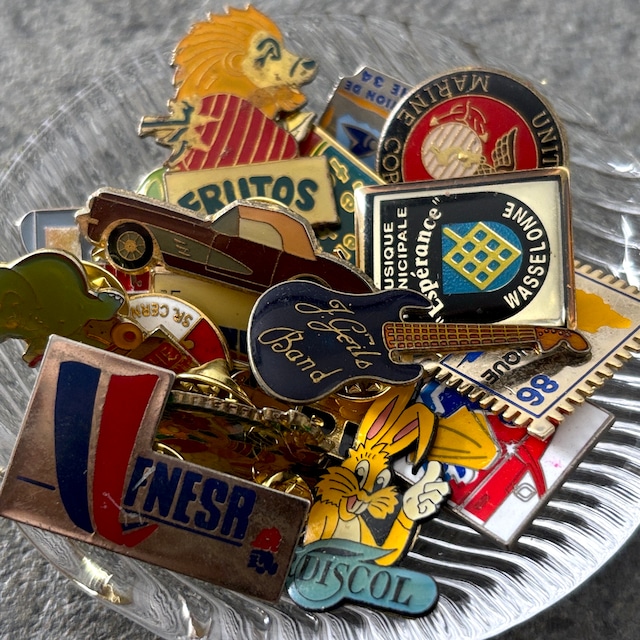 30個  フランス雑貨 ヴィンテージ  ピンバッジ ピンズ France pins  Pin badge vintage 古着 通販 リメイク ブローチ  アタッチメント付属 雑貨 2604011-2605027-17