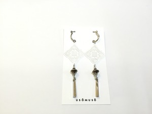 usomuso アクリル倒福  clearピアス