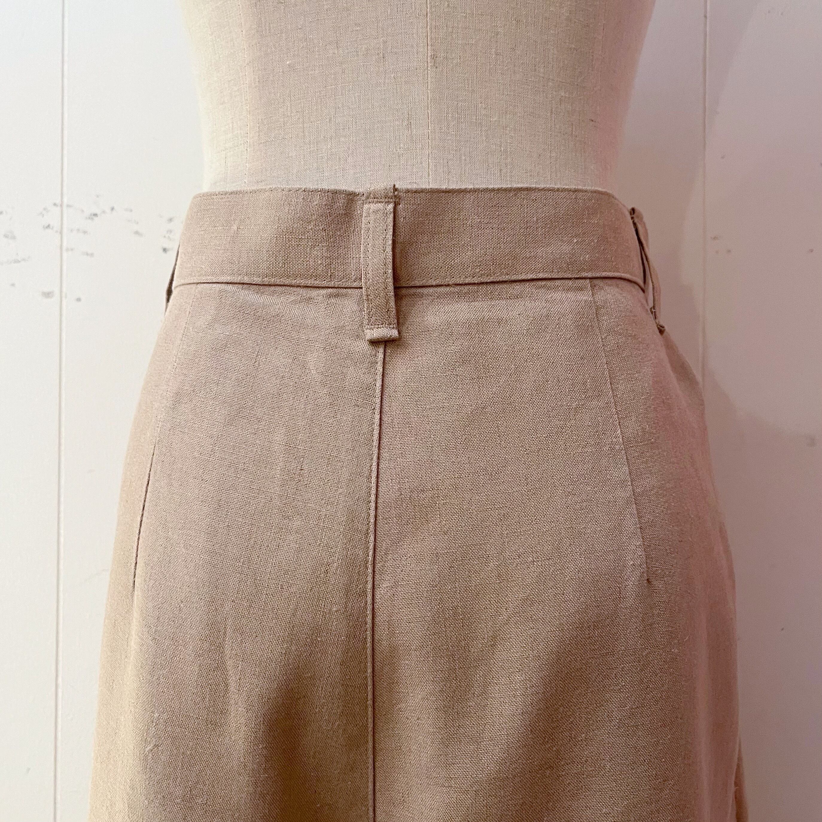 linen beige tuck half pants