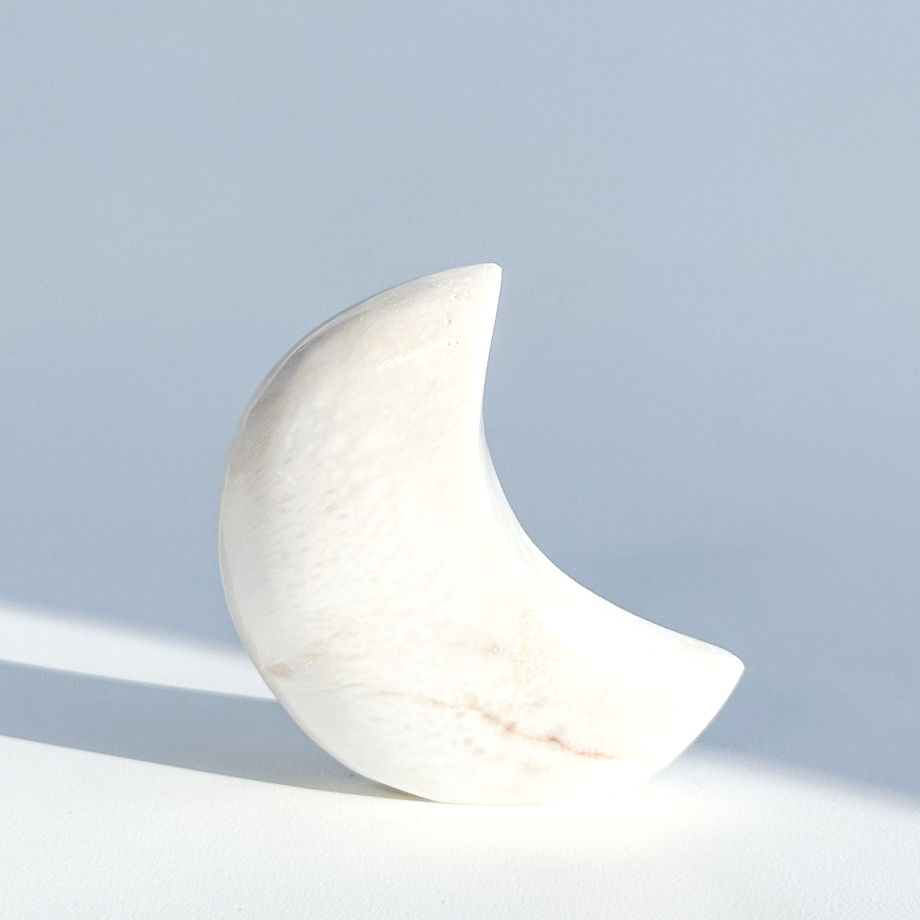 ホワイトスコレサイト 置き型 三日月 13◇ White Scolecite ◇ 天然石・鉱物・パワーストーン・インテリア