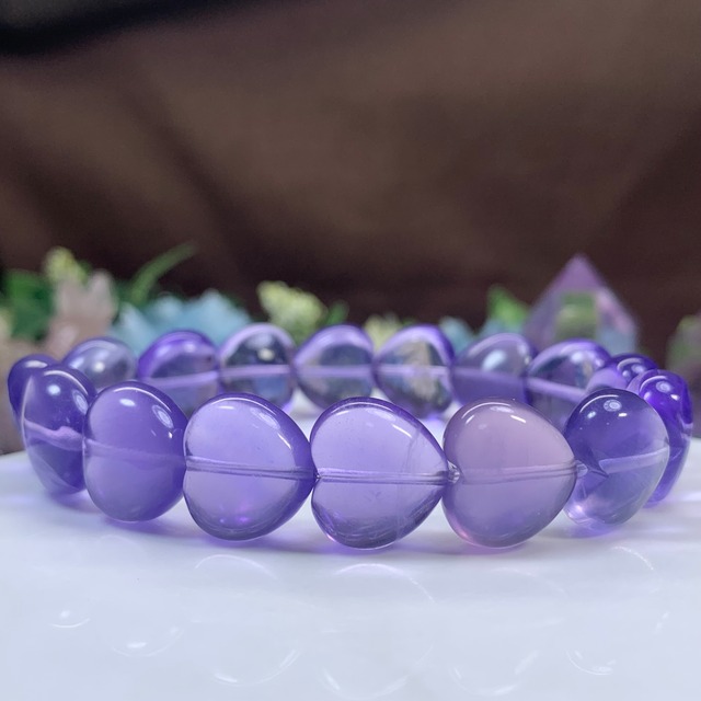 希少カラー☆美発色♪ぷるんとしたすみれフローライトハート ブレスレット