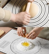 LOYELEY クッキングマット パンこねマット 大きいサイズ 製菓マット パン作りシリコンマット 耐熱 滑り止め 目盛り付き 繰り返し使用可能 ベーキングマット 製菓道具 調理台保護マット (ブラック, 30×40cm)