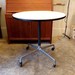 Herman Miller/ハーマンミラー イームズ ユニバーサルベース ラウンドテーブル キャスター仕様 Charles & Ray Eames