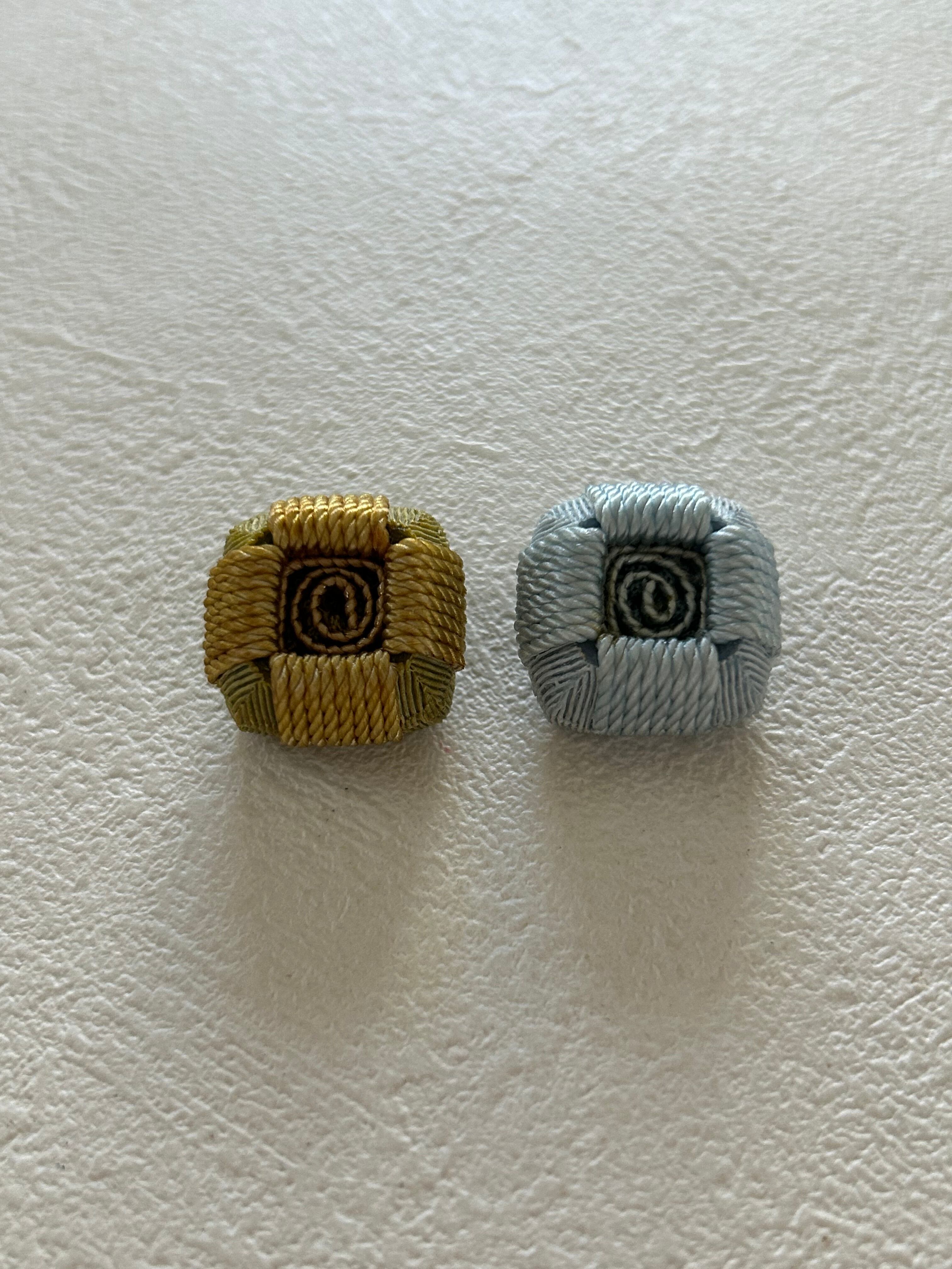 Japanese Vintage ボタン コードボタン 23mm ドーム型 ライトブルー/カーキ×イエローゴールド デッドストック アクセサリーパーツ 装飾材