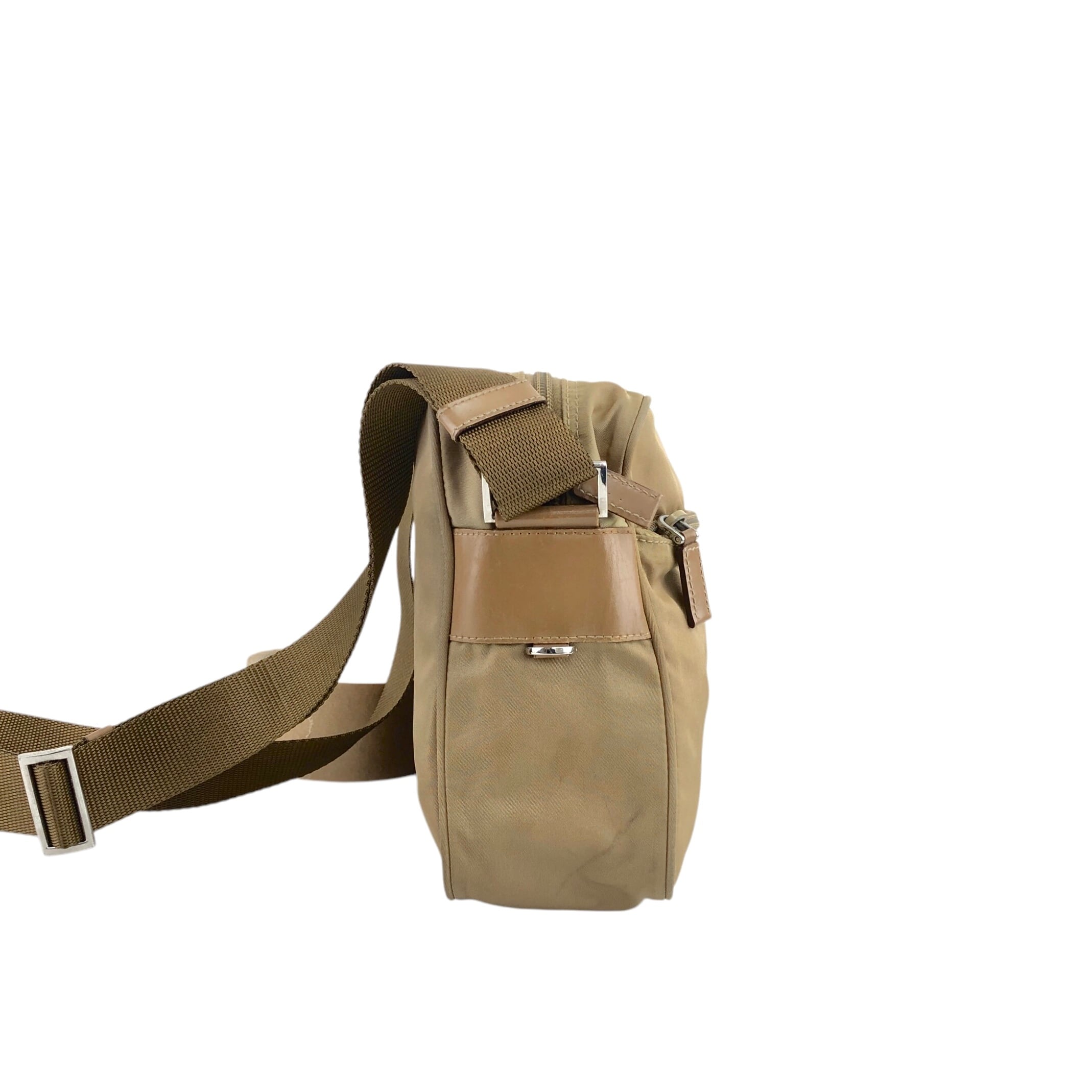 プラダ　PRADA ショルダーバッグ　斜めがけ　ナイロン　ベージュ系　ビンテージ PRADA プラダ ショルダーバッグ ベージュ トライアングルロゴ