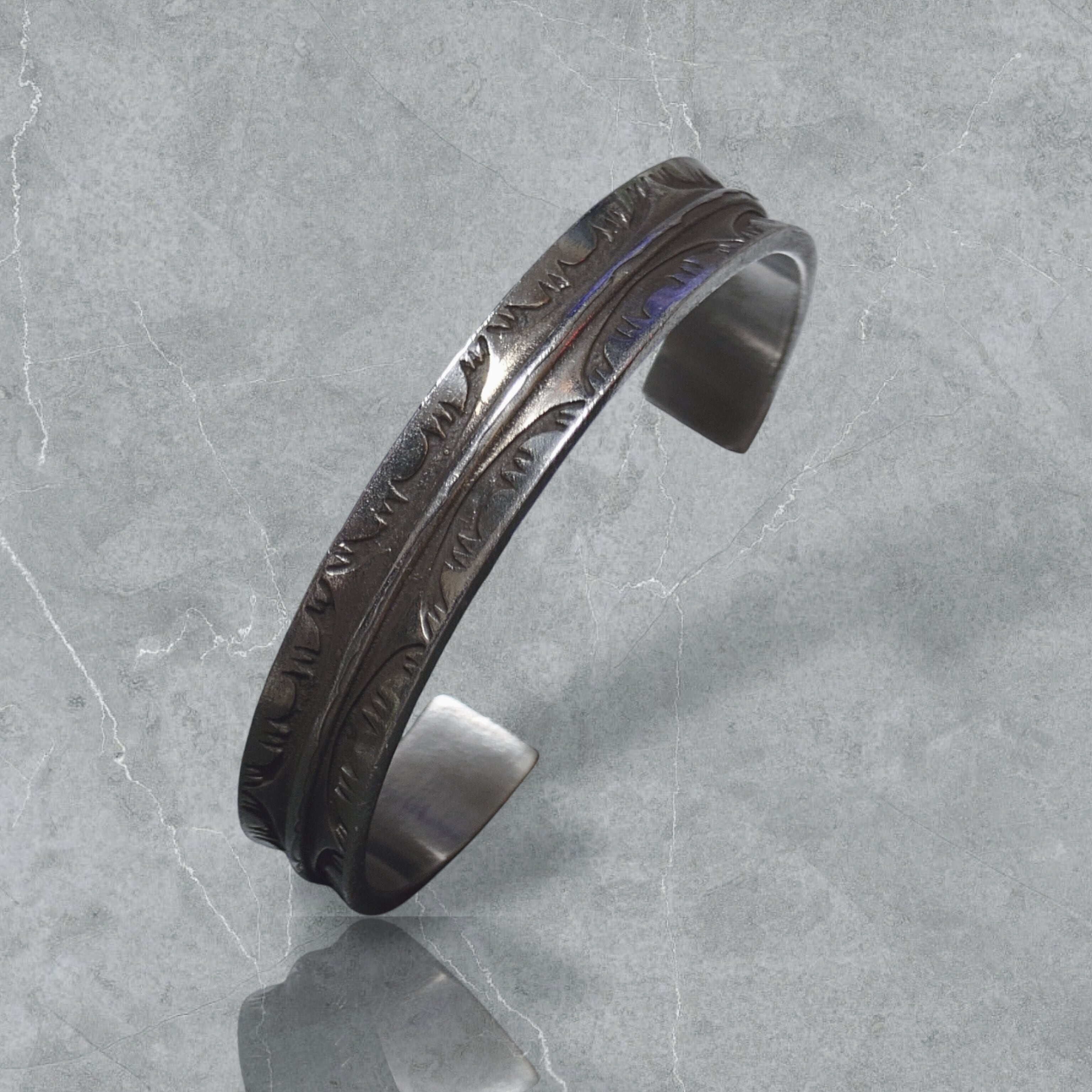 アーノルドグッドラック（Arnold Goodluck）スタンプワークバングル(C