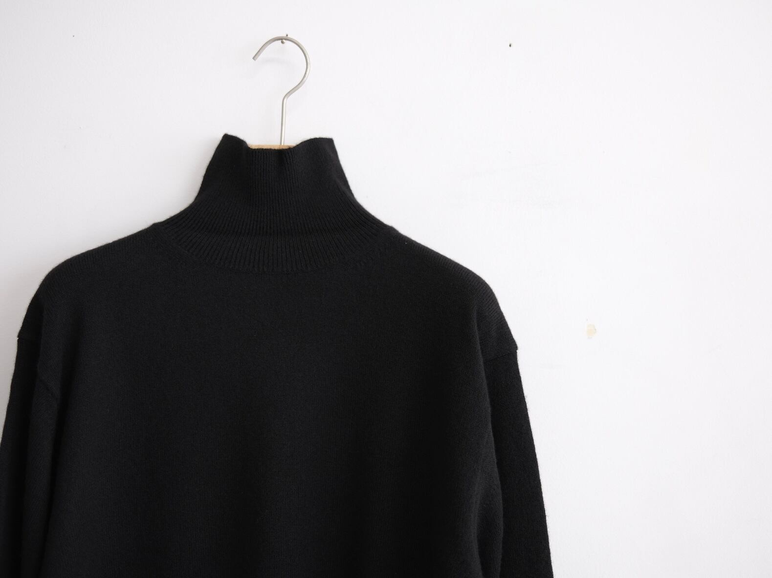 Men's BATONER Essential INNOCENT CASHMERE TURTLE NECK” | Lapel