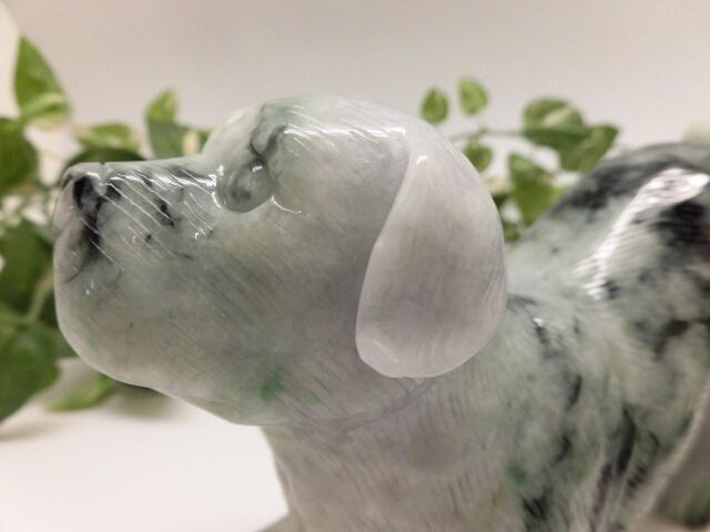 【送料無料】ミャンマー産天然翡翠犬　no.2