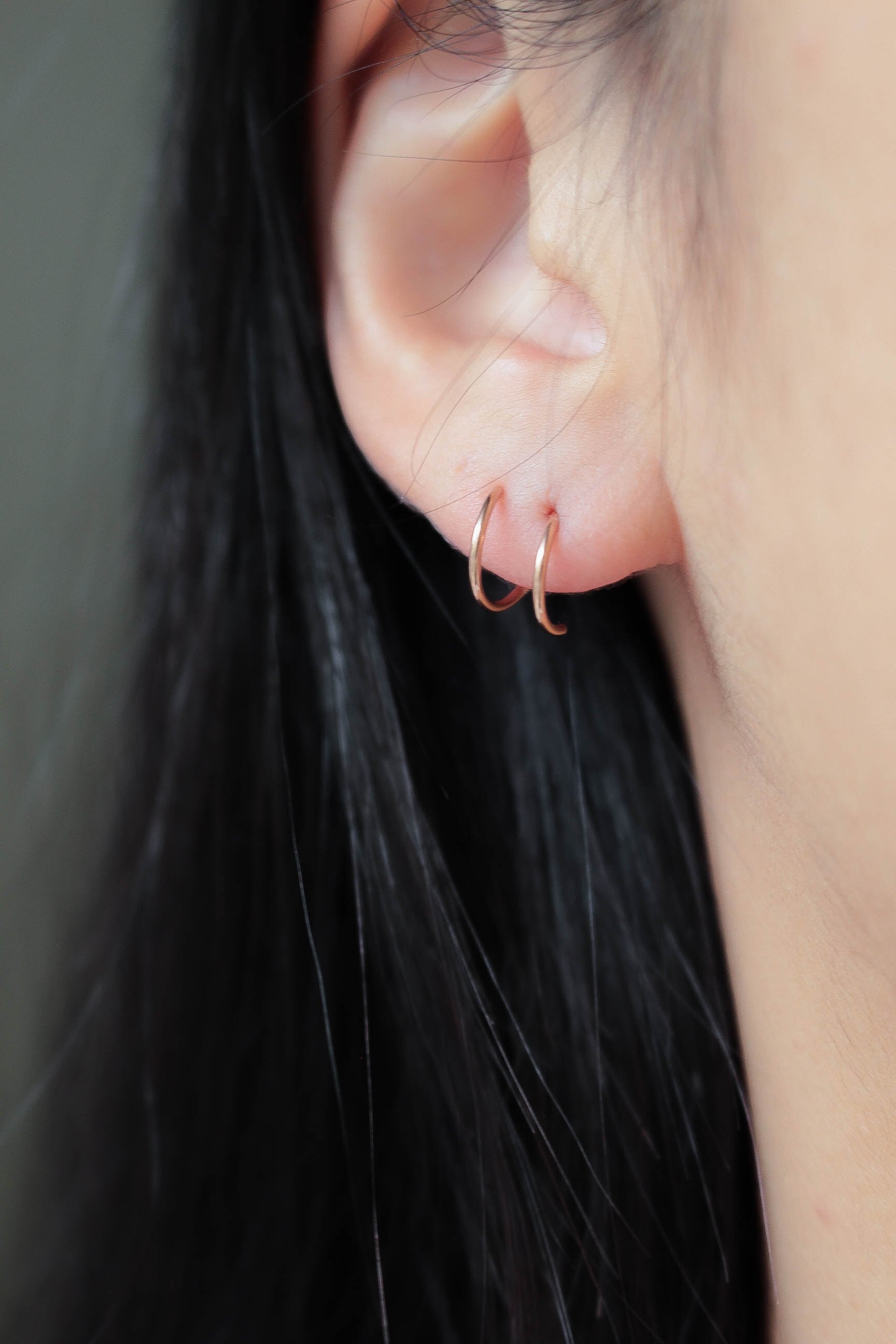 Screw Mini Pierce | 金属アレルギー対応のアクセサリー ebine