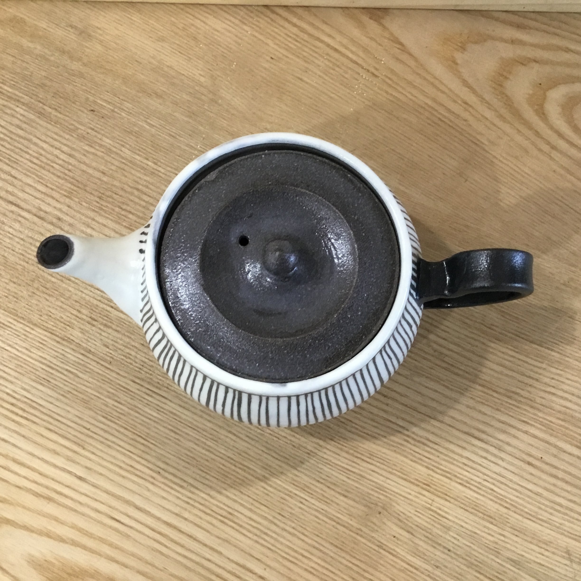 笠間焼 小林哲也作 「鉄十草」ティーポット | 趣味の園芸と陶器山竹