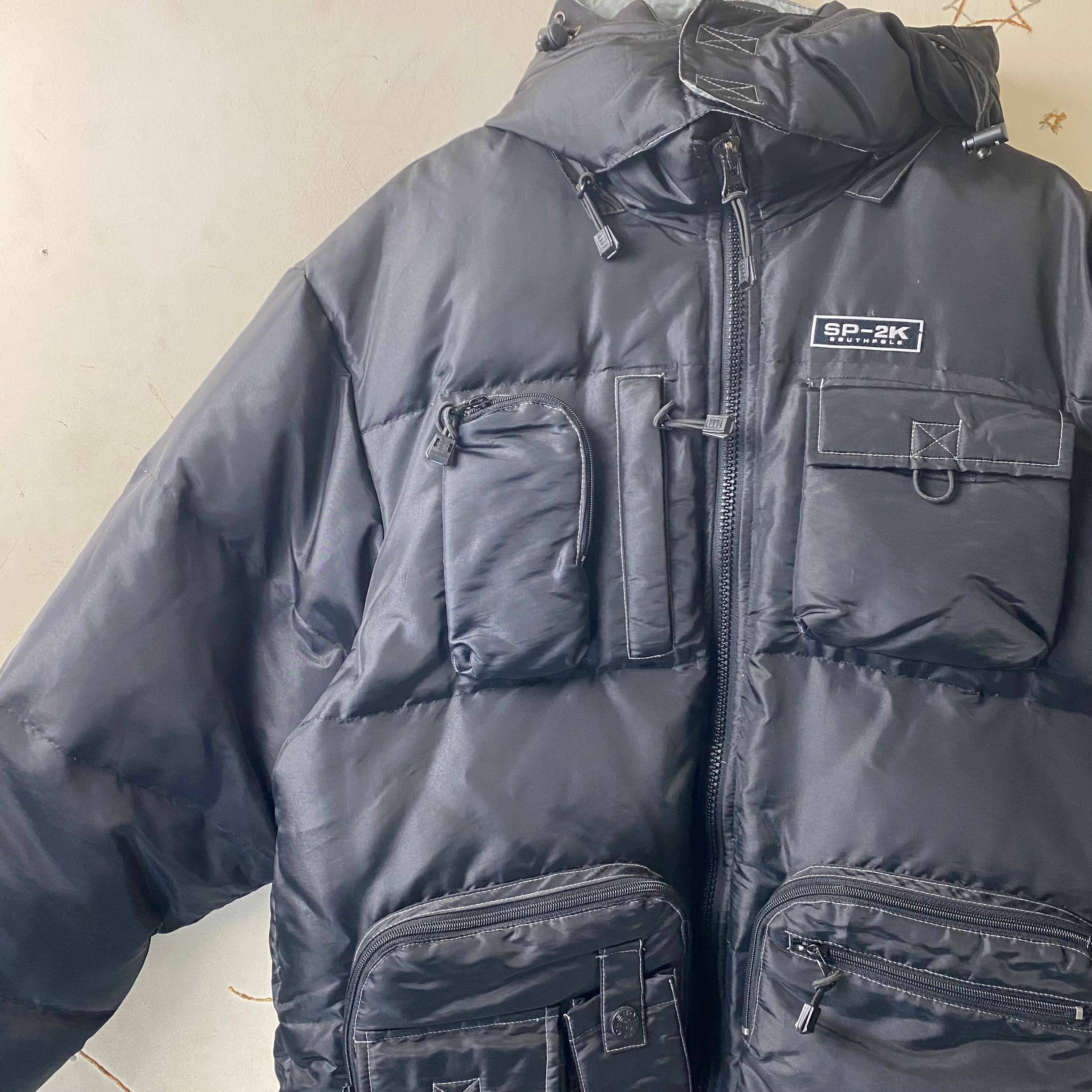 SOUTH POLE asymmetrical pockets down jacket | NOIR ONLINE