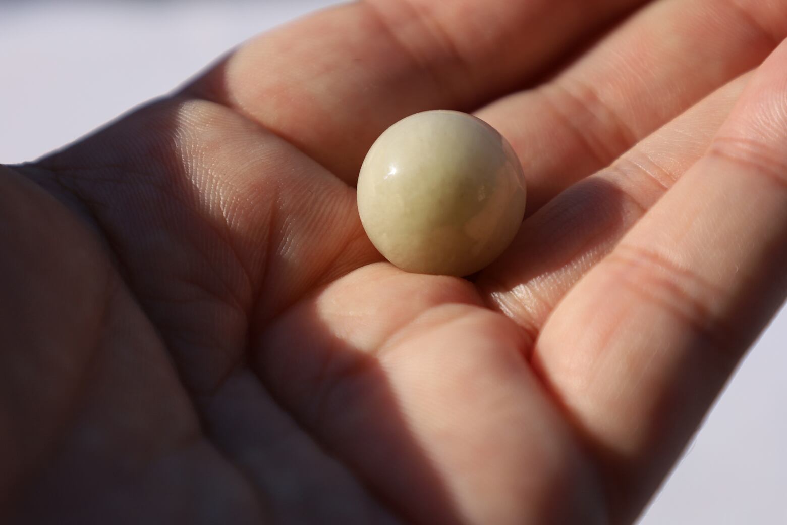 リビアングラスキャッツアイビーズ（テクタイト インパクトガラス 隕石  