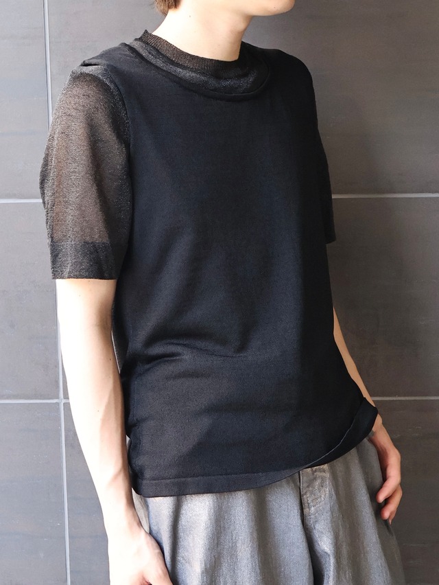 no sleeve crew neck top
