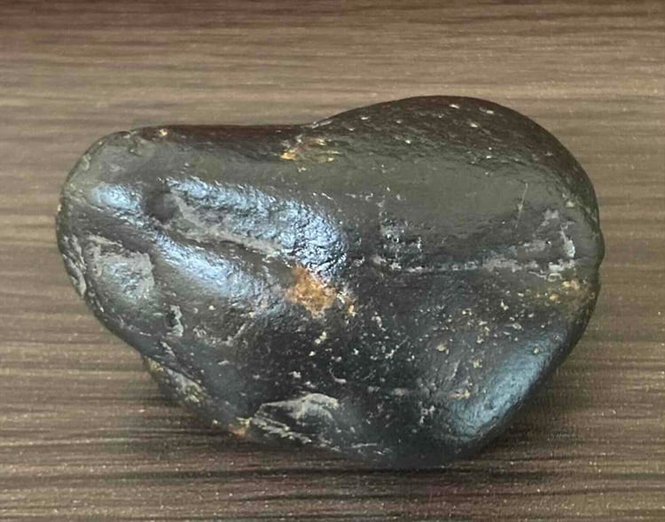 磁石を近づけない珍しい阿波隕石 ― 宇宙から阿波の大地へ届いた神秘の