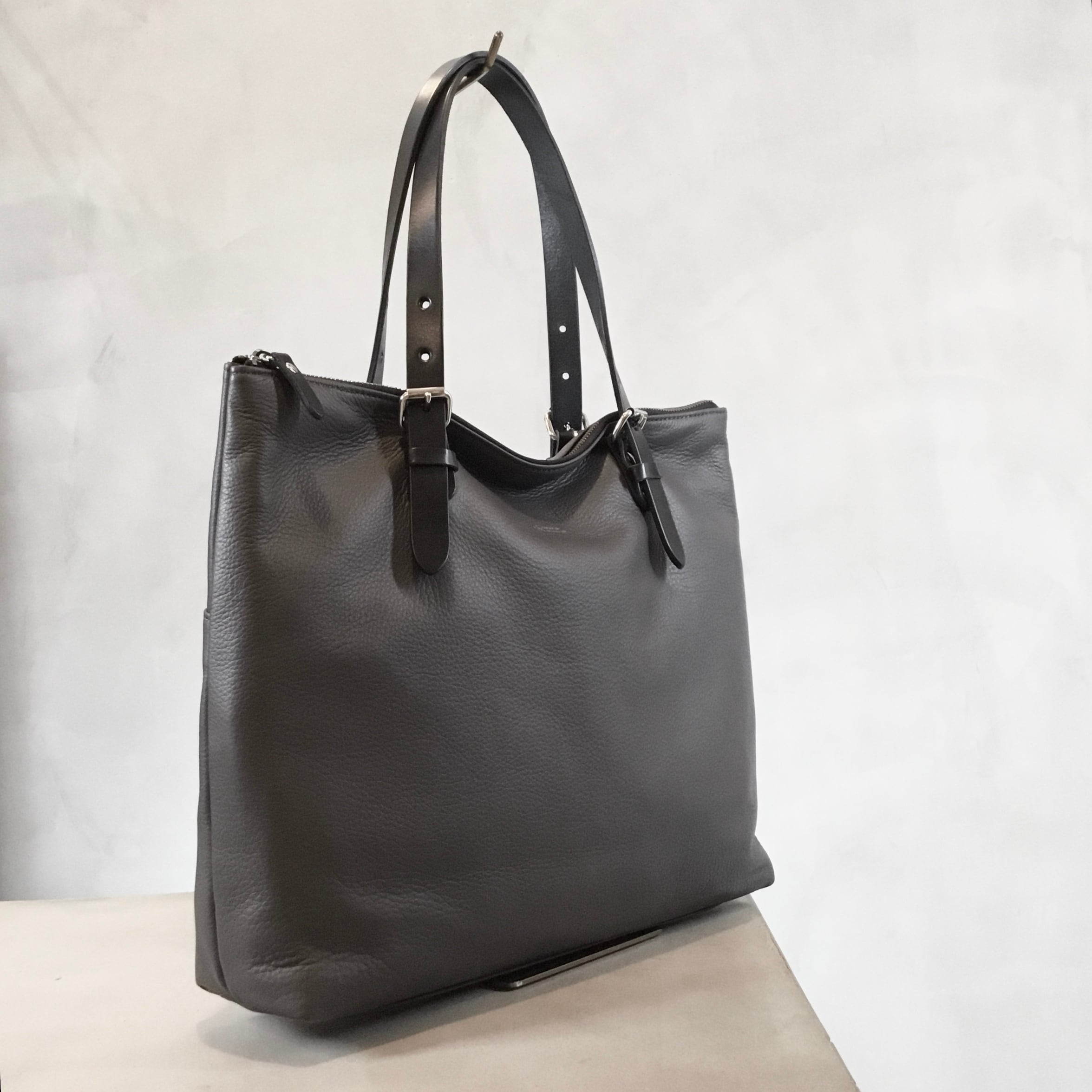 【極美品】LESS レスデザイン　メンズ　レザートートバッグ　大容量 極美品】LESS レスデザイン メンズ レザートートバッグ 大容量