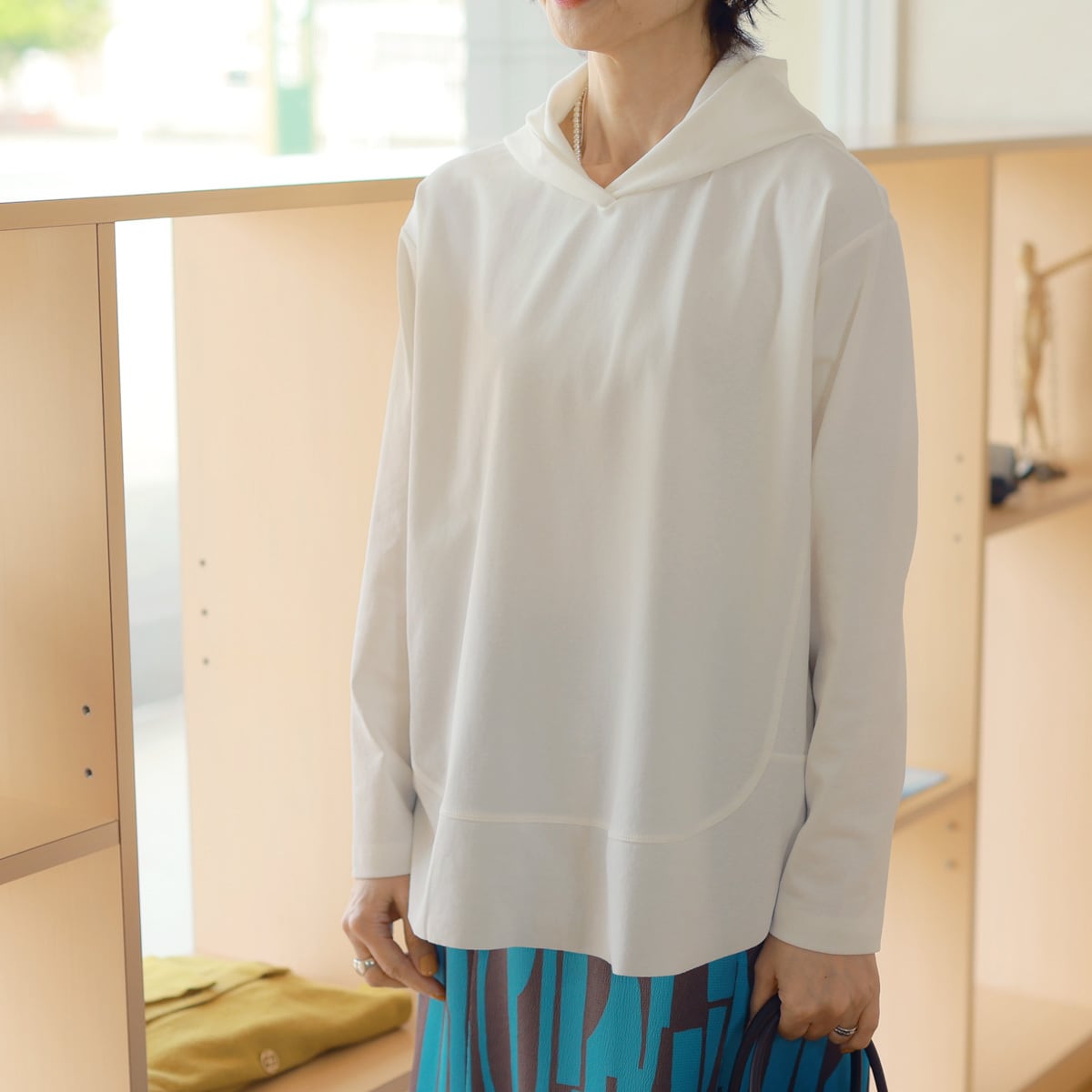 Dignite collier (ディニテ・コリエ) ミディアムジャージ 裾切替 フーデットトップス