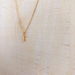 18k initial ‘I’ necklace / Belleza by n